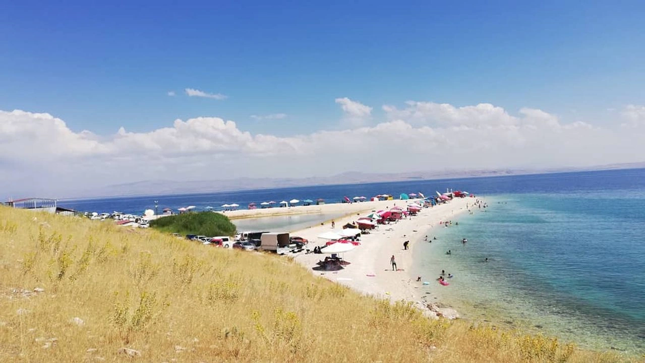 Çakıl Adası Aile Plajı Alanı